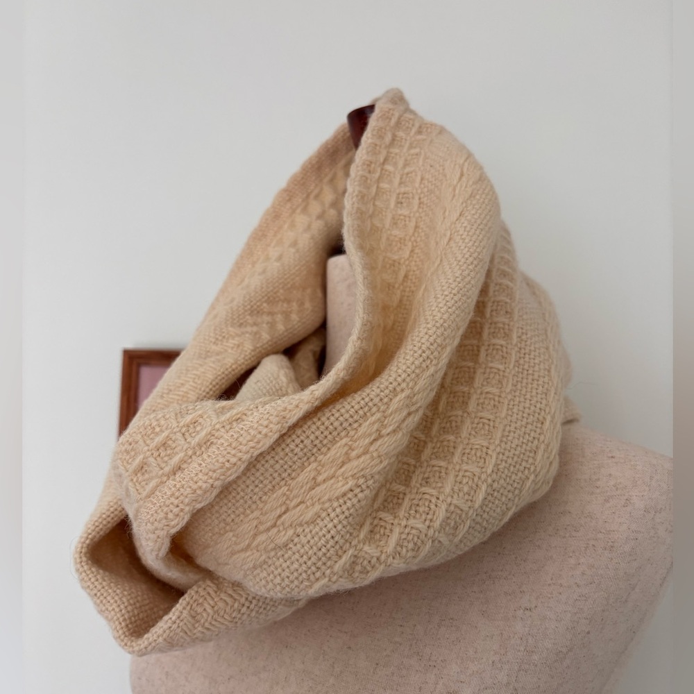 Weave O’ the Irish Aran Style Wool Infinity Scarf Cream - Picture 4 of 8